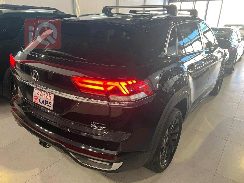 ڤۆڵکسواگن ئەتڵەس کرۆس سپۆرت